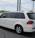 volkswagen routan 2011 white van se gasoline 6 cylinders front wheel drive automatic 46410