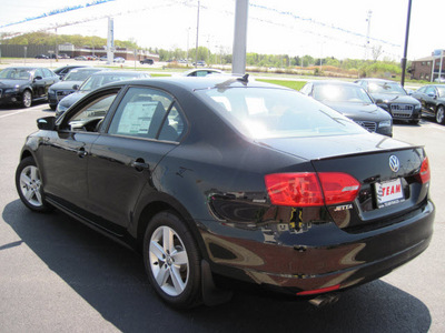 volkswagen jetta 2012 black sedan tdi diesel 4 cylinders front wheel drive 6 speed automatic 46410