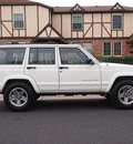 jeep cherokee 2000 white suv classic 4x4 auto low miles gasoline 6 cylinders 4 wheel drive automatic 80012