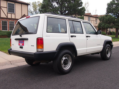 jeep cherokee 2000 white suv se gasoline 6 cylinders 4 wheel drive automatic 80012