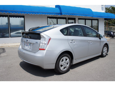 toyota prius 2011 silver hatchback iii hybrid 4 cylinders front wheel drive cont  variable trans  90004