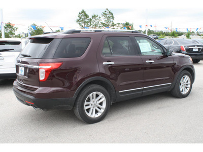 ford explorer 2011 maroon suv xlt gasoline 6 cylinders 2 wheel drive 6 speed automatic 77388