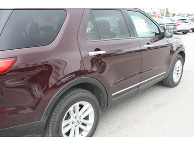 ford explorer 2011 maroon suv xlt gasoline 6 cylinders 2 wheel drive 6 speed automatic 77388