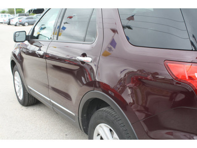 ford explorer 2011 maroon suv xlt gasoline 6 cylinders 2 wheel drive 6 speed automatic 77388