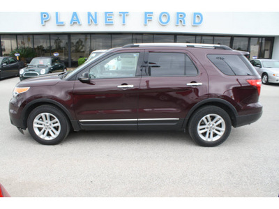 ford explorer 2011 maroon suv xlt gasoline 6 cylinders 2 wheel drive 6 speed automatic 77388