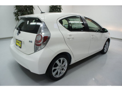 toyota prius c 2012 white four hybrid 4 cylinders front wheel drive not specified 91731