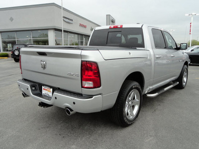 dodge ram 1500 2009 silver hemi gasoline 8 cylinders 4 wheel drive automatic 60443