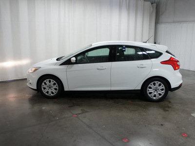 ford focus 2012 white hatchback se flex fuel 4 cylinders front wheel drive automatic 76108
