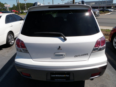 mitsubishi outlander 2004 white suv xls gasoline 4 cylinders front wheel drive automatic 32401