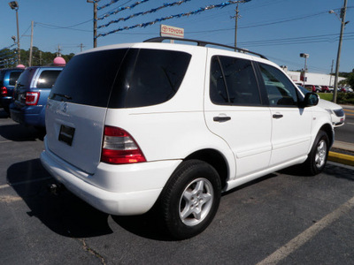 mercedes benz m class 2000 white suv ml320 gasoline 6 cylinders all whee drive automatic 32401