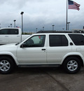 nissan pathfinder 2002 white suv se gasoline 6 cylinders rear wheel drive automatic with overdrive 76018