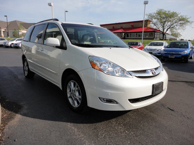 toyota sienna 2006 lt  gray van xle limited 7 passenger gasoline 6 cylinders all whee drive automatic 45036
