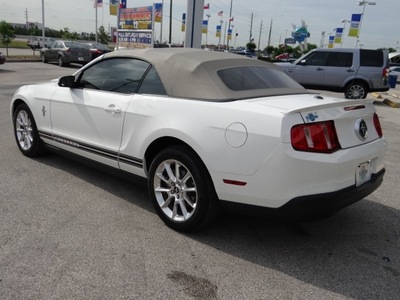 ford mustang 2010 white v6 gasoline 6 cylinders rear wheel drive 77388