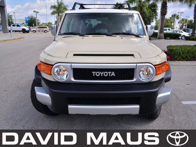 toyota fj cruiser 2008 beige suv gasoline 6 cylinders 2 wheel drive automatic 32771