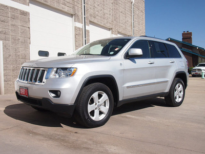 jeep grand cherokee 2011 silver suv laredo x gasoline 8 cylinders 4 wheel drive automatic 80301