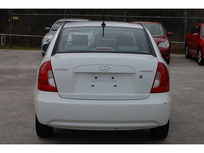 hyundai accent 2010 white sedan gls gasoline 4 cylinders front wheel drive automatic with overdrive 77037