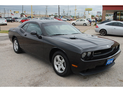 dodge challenger 2010 black coupe se gasoline 6 cylinders rear wheel drive automatic with overdrive 77037