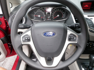 ford fiesta 2012 red sedan se gasoline 4 cylinders automatic 32401