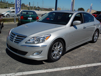 hyundai genesis 2012 lt  gray sedan 3 8l v6 gasoline 6 cylinders rear wheel drive automatic 94010