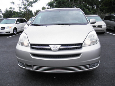 toyota sienna 2004 silver van xle 7 passenger gasoline 6 cylinders front wheel drive automatic 34788