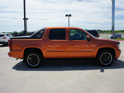 chevrolet avalanche 2007 orange suv lt flex fuel 8 cylinders 4 wheel drive automatic 76087