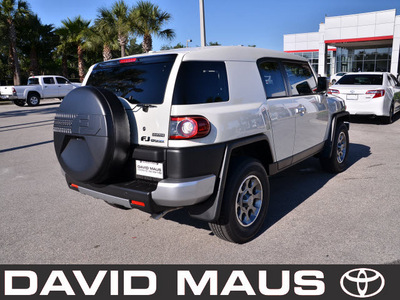 toyota fj cruiser 2012 white suv gasoline 6 cylinders 2 wheel drive automatic 32771