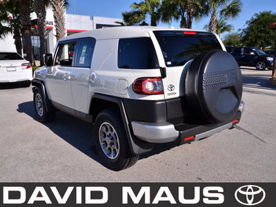 toyota fj cruiser 2012 white suv gasoline 6 cylinders 2 wheel drive automatic 32771