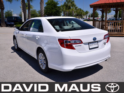 toyota camry 2012 white sedan hybrid hybrid 4 cylinders front wheel drive automatic 32771