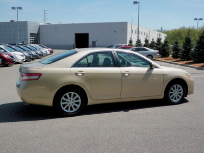 toyota camry 2010 tan sedan xle gasoline 4 cylinders front wheel drive automatic 56001