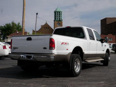 ford f 350 super duty 2005 white lariat king ranch diesel 8 cylinders 4 wheel drive automatic with overdrive 61832