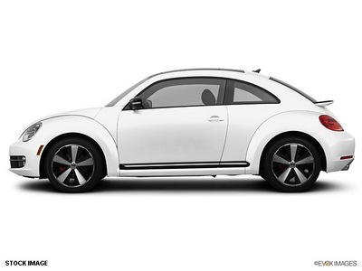 volkswagen beetle 2012 white hatchback turbo pzev gasoline 4 cylinders front wheel drive 6 speed manual 56001