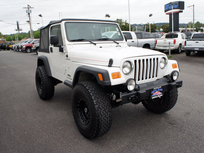 jeep wrangler 2005 white suv sport gasoline 6 cylinders 4 wheel drive automatic with overdrive 98371