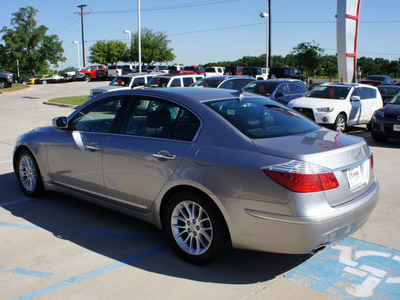 hyundai genesis 2011 lt  gray sedan 3 8l v6 gasoline 6 cylinders rear wheel drive automatic 76210