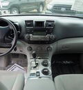 toyota highlander 2010 silver suv gasoline 4 cylinders front wheel drive 6 speed automatic 90241