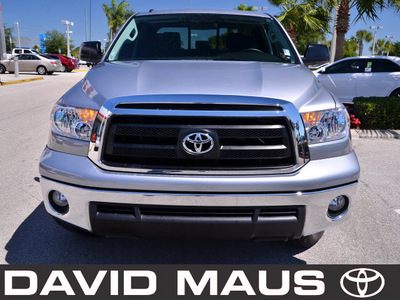 toyota tundra 2011 silver sr5 trd 4x4 gasoline 8 cylinders 4 wheel drive automatic 32771