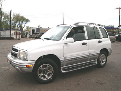 chevrolet tracker 2001 white suv lt gasoline 6 cylinders 4 wheel drive automatic 80911