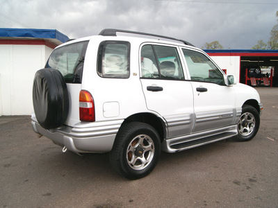 chevrolet tracker 2001 white suv lt gasoline 6 cylinders 4 wheel drive automatic 80911