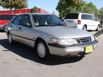 saab 900 1996 silver hatchback se turbo gasoline 4 cylinders front wheel drive 5 speed manual 80229