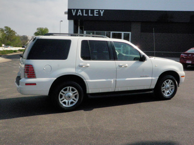 mercury mountaineer 2002 white suv gasoline 8 cylinders all whee drive automatic with overdrive 55124