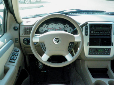 mercury mountaineer 2002 white suv gasoline 8 cylinders all whee drive automatic with overdrive 55124