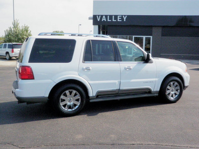 lincoln navigator 2003 white suv luxury gasoline 8 cylinders dohc 4 wheel drive automatic with overdrive 55124