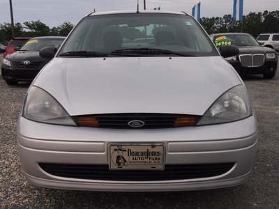 ford focus 2003 lt  gray sedan se gasoline 4 cylinders front wheel drive automatic 27569
