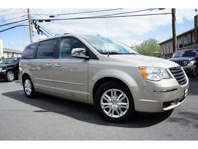 chrysler town and country 2008 van limited gasoline 6 cylinders front wheel drive 6 speed automatic 08844