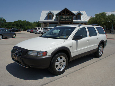 volvo xc 2002 white wagon gasoline 5 cylinders all whee drive automatic 76087