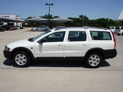 volvo xc 2002 white wagon gasoline 5 cylinders all whee drive automatic 76087