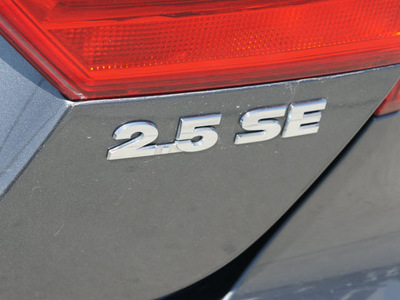 volkswagen jetta 2011 gray sedan 2 5 se gasoline 5 cylinders automatic 76087
