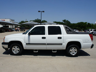 chevrolet avalanche 2005 white flex fuel 8 cylinders rear wheel drive automatic 76087