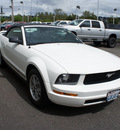 ford mustang 2005 white v6 gasoline 6 cylinders rear wheel drive automatic 98371