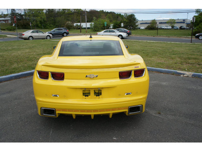 chevrolet camaro 2010 yellow coupe ss gasoline 8 cylinders rear wheel drive 6 speed manual 07712