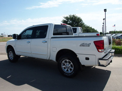 nissan titan 2004 white le gasoline 8 cylinders 4 wheel drive automatic 76018